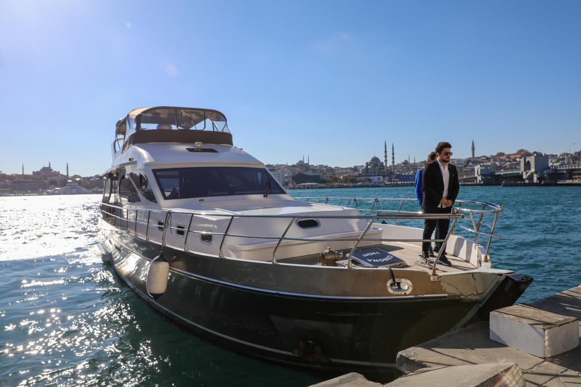 İstanbul Boğazı'nda lüks yat transfer hizmeti