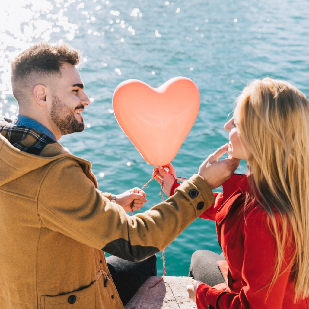 Boğazda ve Teknede Romantik Bir Akşam Yemeği: Eşsiz Bir Deneyim 